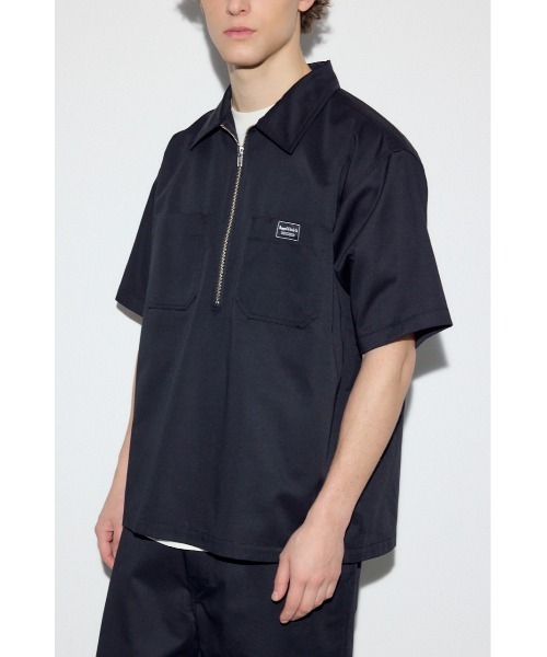 AZUL by moussy（アズールバイマウジー）の「ハーフジップワークシャツ（シャツ/ブラウス・メンズ・ブラック/ベージュ・MEDIUM/LARGE）」の5枚目の写真