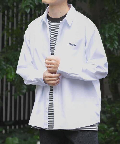 ITEMS URBANRESEARCH(アイテムズ アーバンリサーチ)の「刺繍 オックス レギュラーカラーシャツ(シャツ/ブラウス・メンズ・ホワイト/ブルー・MEDIUM/LARGE)」の2枚目の写真