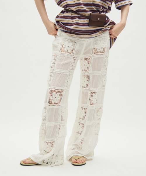 full/fill.(フルフィル)の「flower crochet patchwork pants / フラワークロシェパッチワークパンツ(その他パンツ・レディース・ホワイト/ナチュラル・FREE)」の2枚目の写真