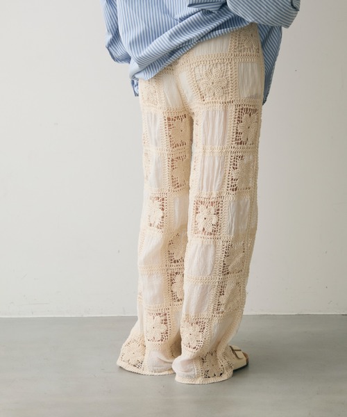full/fill.(フルフィル)の「flower crochet patchwork pants / フラワークロシェパッチワークパンツ(その他パンツ・レディース・ホワイト/ナチュラル・FREE)」の16枚目の写真