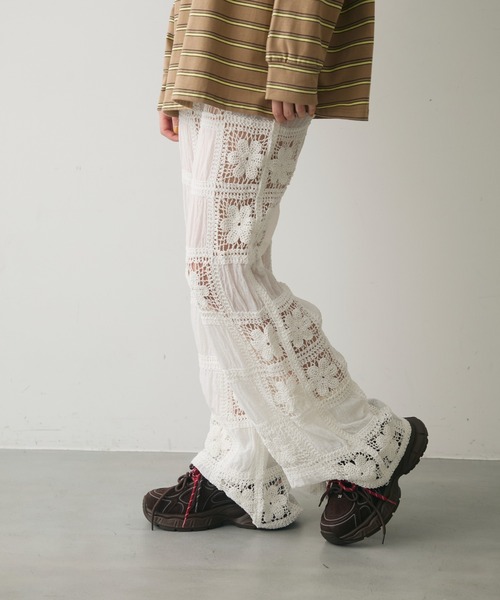 full/fill.(フルフィル)の「flower crochet patchwork pants / フラワークロシェパッチワークパンツ(その他パンツ・レディース・ホワイト/ナチュラル・FREE)」の6枚目の写真