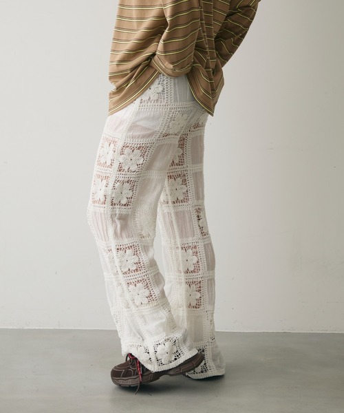 full/fill.(フルフィル)の「flower crochet patchwork pants / フラワークロシェパッチワークパンツ(その他パンツ・レディース・ホワイト/ナチュラル・FREE)」の7枚目の写真