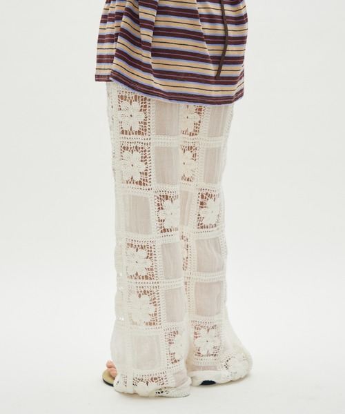 full/fill.(フルフィル)の「flower crochet patchwork pants / フラワークロシェパッチワークパンツ(その他パンツ・レディース・ホワイト/ナチュラル・FREE)」の20枚目の写真