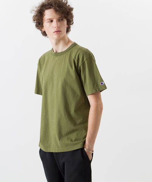 Champion（チャンピオン）の「【Champion/チャンピオン】メンズ MADE IN USA T1011(ティーテンイレブン) ショートスリーブTシャツ（Tシャツ/カットソー・メンズ・オレンジ/バイオレット/ブラック/ホワイト/チャコール/ネイビー/ゴールド/グレー系その他/モスグリーン/イエロー系その他/ブルー系その他/レッド系その他2/アーミー/ライトブルー/マルーン/イエロー・MEDIUM/SMALL/LARGE/X-LARGE）」の6枚目の写真