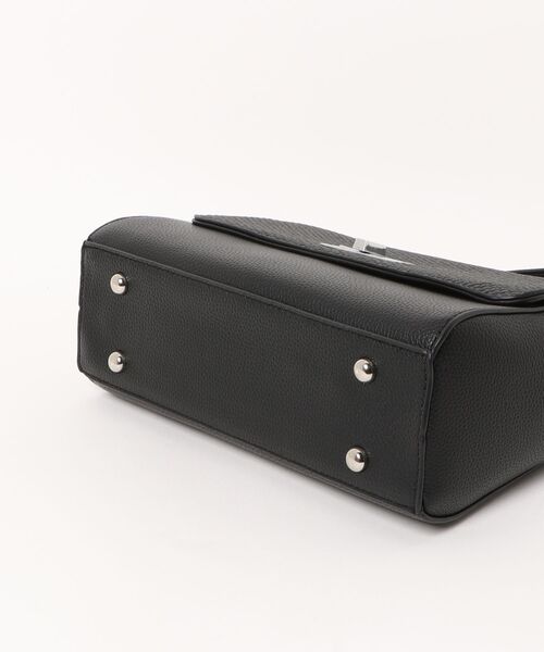 CLEAR BASIC（クリアベーシック）の「ロゴメタル2WAYフラップハンドバッグ［大人 カジュアル 着回し力抜群］（ハンドバッグ・レディース・ブラック/ブルーグレー/アイボリー・F）」の19枚目の写真