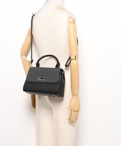 CLEAR BASIC（クリアベーシック）の「ロゴメタル2WAYフラップハンドバッグ［大人 カジュアル 着回し力抜群］（ハンドバッグ・レディース・ブラック/ブルーグレー/アイボリー・F）」の21枚目の写真