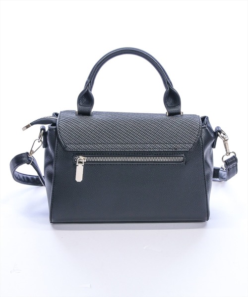 CLEAR BASIC（クリアベーシック）の「ロゴメタル2WAYフラップハンドバッグ［大人 カジュアル 着回し力抜群］（ハンドバッグ・レディース・ブラック/ブルーグレー/アイボリー・F）」の4枚目の写真