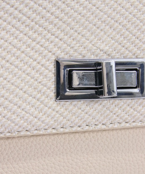 CLEAR BASIC（クリアベーシック）の「ロゴメタル2WAYフラップハンドバッグ［大人 カジュアル 着回し力抜群］（ハンドバッグ・レディース・ブラック/ブルーグレー/アイボリー・F）」の7枚目の写真