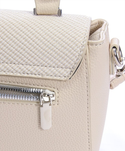 CLEAR BASIC（クリアベーシック）の「ロゴメタル2WAYフラップハンドバッグ［大人 カジュアル 着回し力抜群］（ハンドバッグ・レディース・ブラック/ブルーグレー/アイボリー・F）」の11枚目の写真