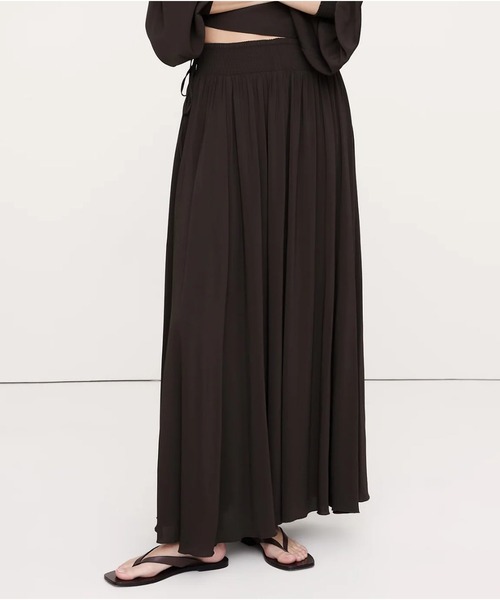 Banana Republic(バナナリパブリック)の「スモックド ジョーゼット マキシ スカート(スカート・レディース・ブラウン/アイボリー・L/M/S/XS)」の2枚目の写真