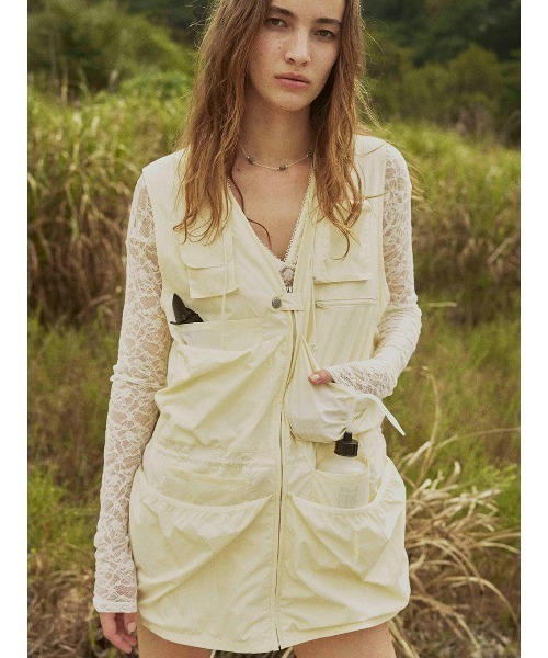 ELCHELE(エルチェレ)の「EPIC UTILITY VEST(ベスト・レディース・ライトブルー/アイボリー/ブラック・FREE)」の5枚目の写真