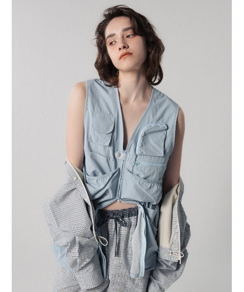 ELCHELE(エルチェレ)の「EPIC UTILITY VEST(ベスト・レディース・ライトブルー/アイボリー/ブラック・FREE)」の10枚目の写真