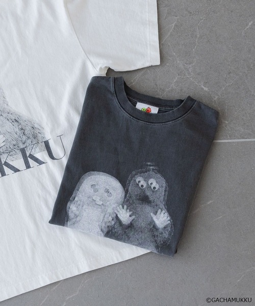 LOWRYS FARM（ローリーズファーム）の「【ガチャピン・ムック】Tシャツ　658174（Tシャツ/カットソー・レディース・オフホワイト/チャコールグレー・FREE）」の2枚目の写真