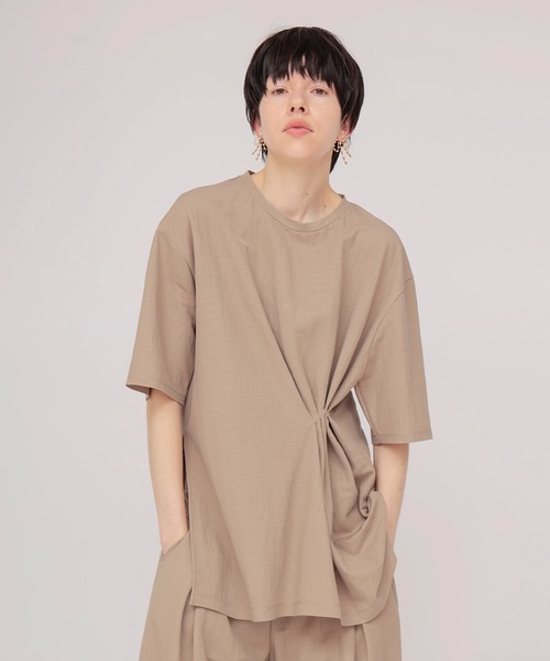 DRESSLAVE(ドレスレイブ)の「natural wrinkles tuck pullover cutsew(ナチュラルリンクルタックプルオーバー)(Tシャツ/カットソー・レディース・ホワイト/ベージュ・38)」の1枚目の写真