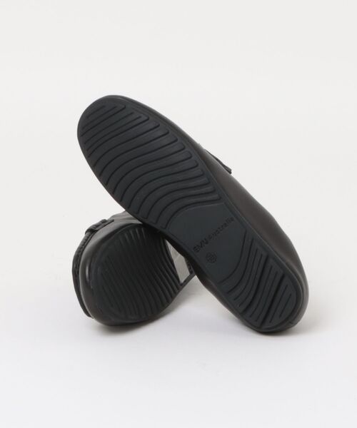 EMU Australia（エミューオーストラリア）の「【EMU Australia】Kirra（モカシン/デッキシューズ・レディース・シルバー/ブラック・25.0cm/24.0cm/23.0cm/22.0cm）」の4枚目の写真