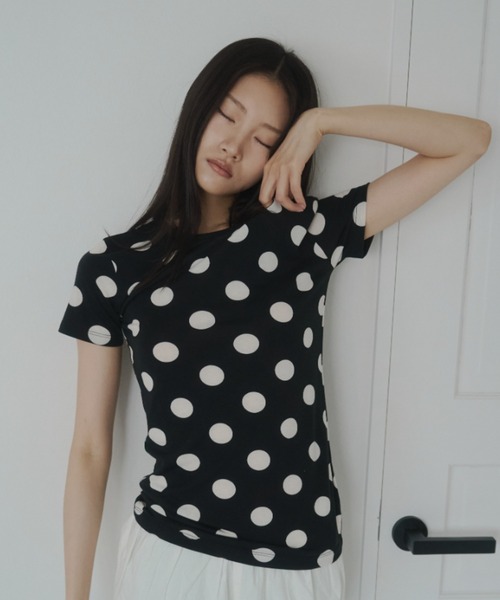 FEKETE(フェケテ)の「polka dot tee / ドットTシャツ(Tシャツ/カットソー・レディース・ホワイト/ブラック・MEDIUM/SMALL/LARGE)」の12枚目の写真