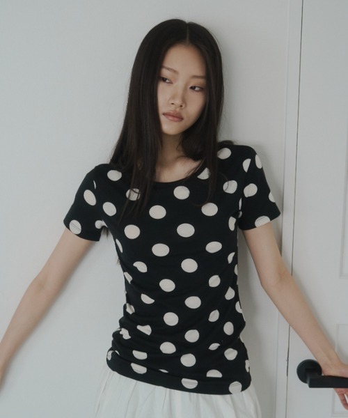 FEKETE(フェケテ)の「polka dot tee / ドットTシャツ(Tシャツ/カットソー・レディース・ホワイト/ブラック・MEDIUM/SMALL/LARGE)」の15枚目の写真