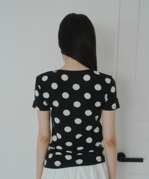 FEKETE(フェケテ)の「polka dot tee / ドットTシャツ(Tシャツ/カットソー・レディース・ホワイト/ブラック・MEDIUM/SMALL/LARGE)」の14枚目の写真