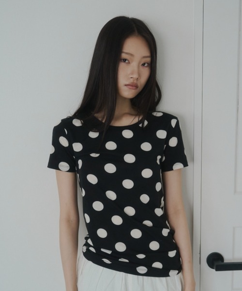 FEKETE(フェケテ)の「polka dot tee / ドットTシャツ(Tシャツ/カットソー・レディース・ホワイト/ブラック・MEDIUM/SMALL/LARGE)」の10枚目の写真