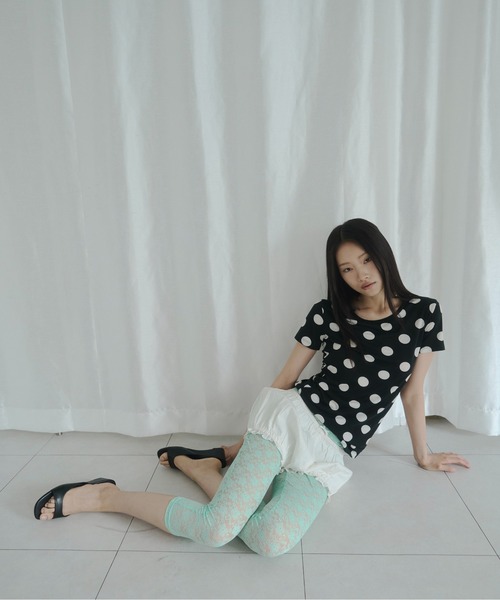 FEKETE(フェケテ)の「polka dot tee / ドットTシャツ(Tシャツ/カットソー・レディース・ホワイト/ブラック・MEDIUM/SMALL/LARGE)」の6枚目の写真