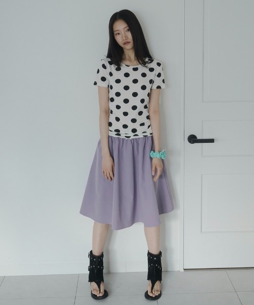 FEKETE(フェケテ)の「polka dot tee / ドットTシャツ(Tシャツ/カットソー・レディース・ホワイト/ブラック・MEDIUM/SMALL/LARGE)」の4枚目の写真