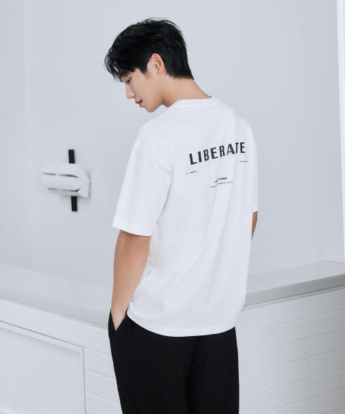 MINDBRIDGE(マインドブリッジ)の「スーピマ_レタリングセミオーバーフィットTシャツ - 2カラー MYTS3101(Tシャツ/カットソー・メンズ・ブラック/オフホワイト・100/110/95/105)」の3枚目の写真