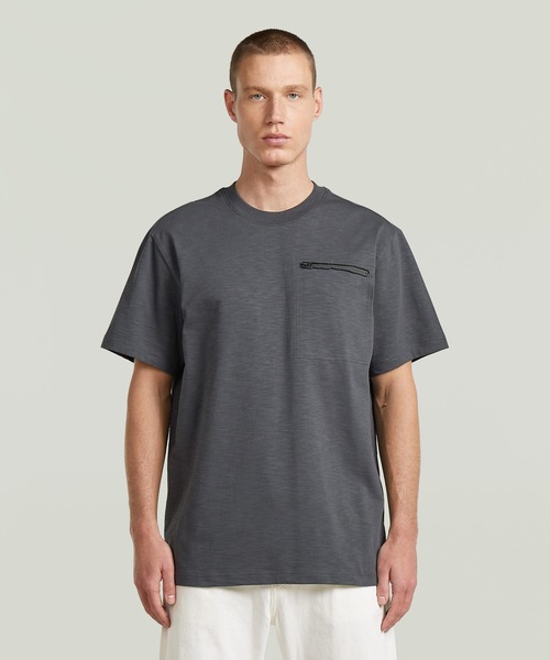 G-STAR(ジースター)の「Distressed Zip Pocket T-Shirt/ジップポケットディテールスラブレギュラーTシャツ(Tシャツ/カットソー・メンズ・オフホワイト/グレー系その他/グリーン系その他・X-LARGE/X-SMALL/LARGE/MEDIUM/SMALL)」の2枚目の写真