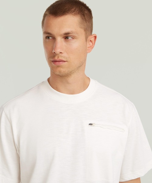 G-STAR(ジースター)の「Distressed Zip Pocket T-Shirt/ジップポケットディテールスラブレギュラーTシャツ(Tシャツ/カットソー・メンズ・オフホワイト/グレー系その他/グリーン系その他・X-LARGE/X-SMALL/LARGE/MEDIUM/SMALL)」の5枚目の写真