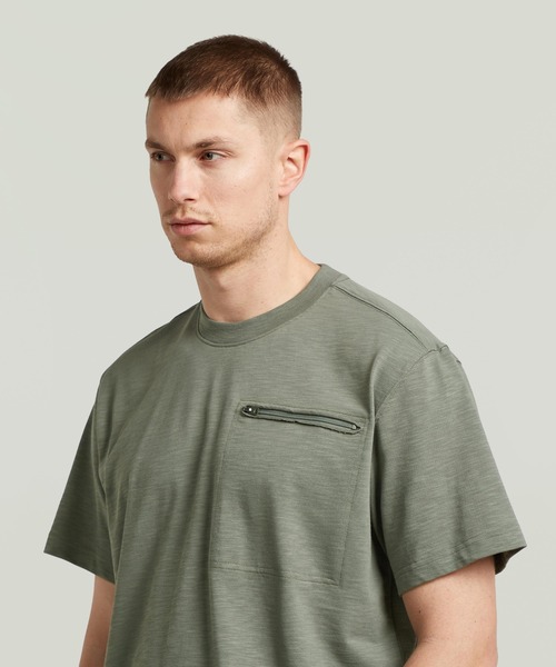G-STAR(ジースター)の「Distressed Zip Pocket T-Shirt/ジップポケットディテールスラブレギュラーTシャツ(Tシャツ/カットソー・メンズ・オフホワイト/グレー系その他/グリーン系その他・X-LARGE/X-SMALL/LARGE/MEDIUM/SMALL)」の17枚目の写真