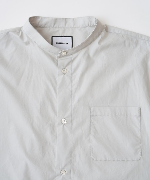 ADAM PATEK(アダムパテック)の「ADAMPATEK/ap embroidery stand collar shirt/タイプライタースタンド半袖ルーズシャツ(シャツ/ブラウス・メンズ・グレー/ホワイト/ダークグレー・2/1)」の6枚目の写真