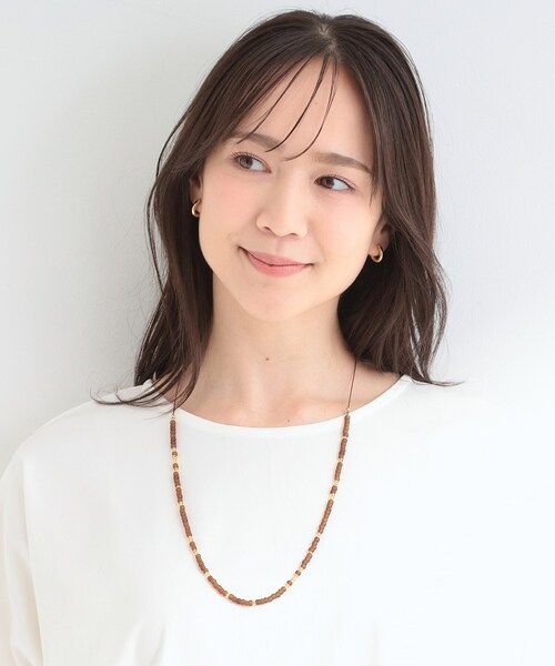 SHOO・LA・RUE（シューラルー）の「紐ビーズネックレス（ネックレス・レディース・ダークブラウン/オフホワイト/ブラック・00）」の4枚目の写真