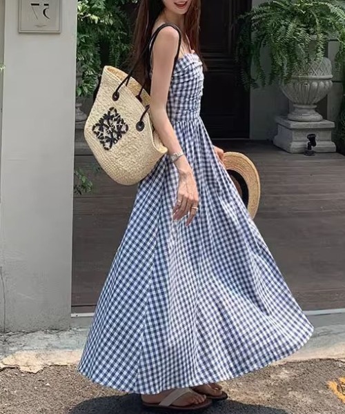 AMAJI(アマジ)の「チェック柄 オフショルダー ワンピース(ワンピース・レディース・ネイビー・SMALL/MEDIUM/LARGE/X-LARGE)」の5枚目の写真