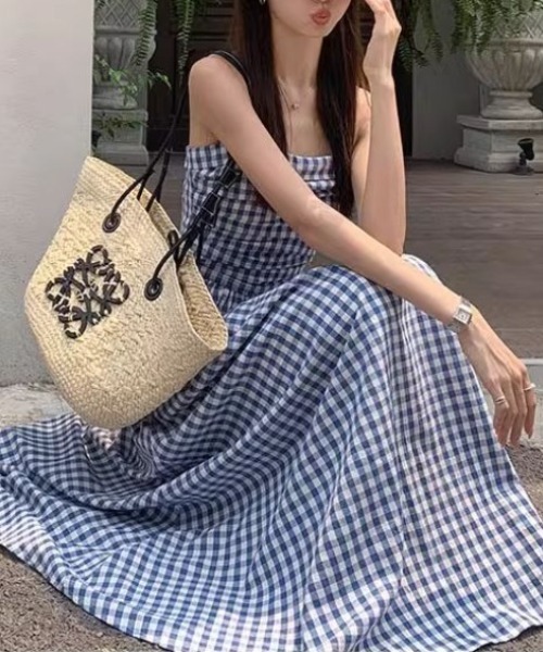 AMAJI(アマジ)の「チェック柄 オフショルダー ワンピース(ワンピース・レディース・ネイビー・SMALL/MEDIUM/LARGE/X-LARGE)」の3枚目の写真