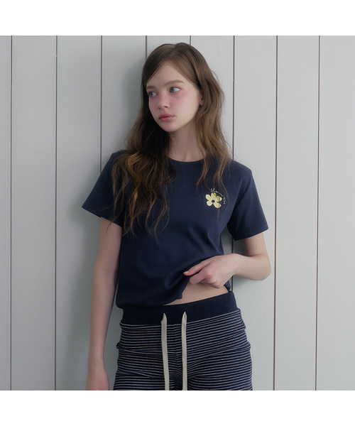 TWEE（トゥウィー）の「レオンフラワープリンティング半袖Tシャツ（Tシャツ/カットソー・レディース・アイボリー/マジェンタ/ネイビー・FREE）」の2枚目の写真