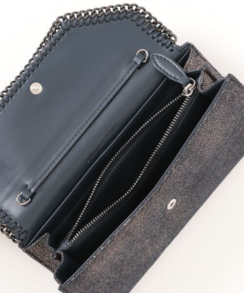 STELLA McCARTNEY（ステラマッカートニー）の「Falabella Continental Wallet With Chain / ファラベラ コンチネンタル ウォレット チェーン（財布・レディース・ダークネイビー・ONE SIZE）」の4枚目の写真