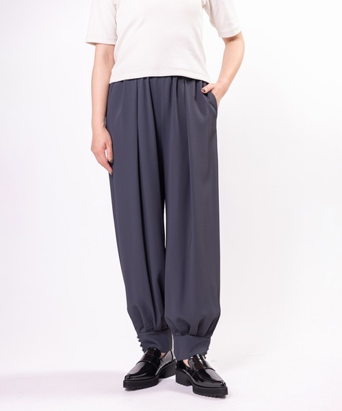 OSMOSIS（オズモーシス）の「ヘムボタンハーレムパンツ（その他パンツ・レディース・ブラウン/グレー/ブラック・ONE SIZE）」の4枚目の写真