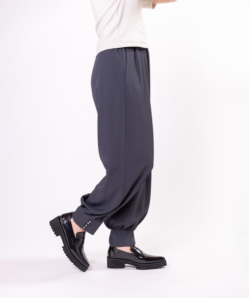 OSMOSIS（オズモーシス）の「ヘムボタンハーレムパンツ（その他パンツ・レディース・ブラウン/グレー/ブラック・ONE SIZE）」の6枚目の写真