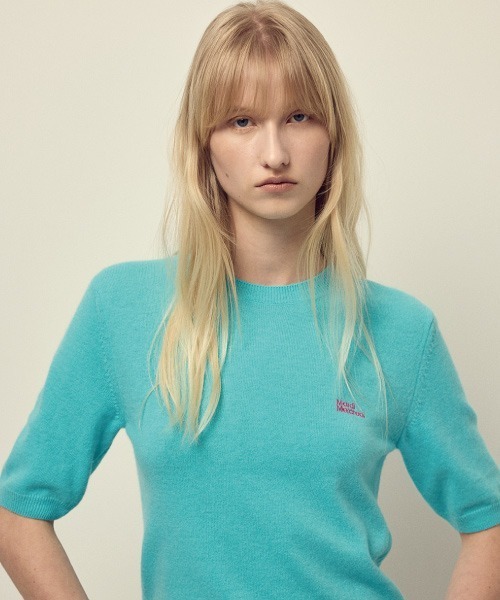 Mardi Mercredi(マルディメクルディ)の「CASHMERE BLENDED TOP SHORT SLEEVE ESSENTIAL / カシミヤ ブレンド トップ ショート スリーブ エッセンシャル(ニット/セーター・レディース・ブルー/ターコイズブルー/フューシャピンク/ピンク/オレンジ/パープル/ライトグリーン/イエロー/レッド・FREE)」の3枚目の写真