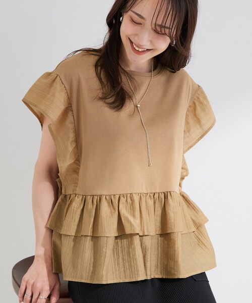 SHOO・LA・RUE(シューラルー)の「【S-LL/洗濯機可】着るだけで決まる 主役級フリルトップス(Tシャツ/カットソー・レディース・ブラック/サックスブルー/キャメル・03/01/02/04)」の1枚目の写真