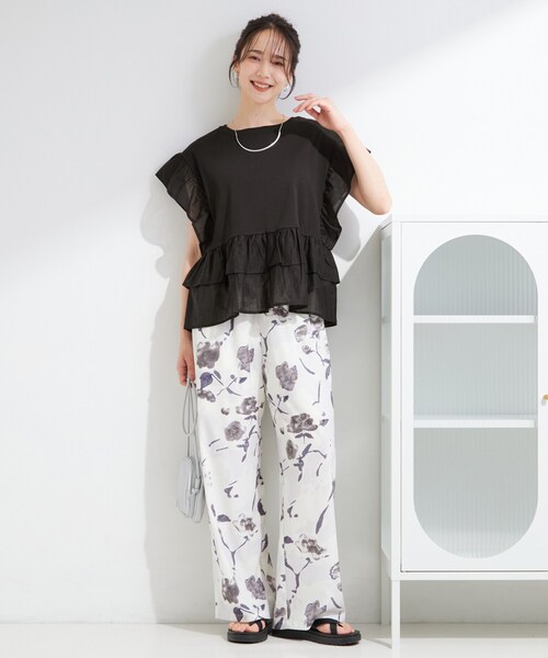 SHOO・LA・RUE(シューラルー)の「【S-LL/洗濯機可】着るだけで決まる 主役級フリルトップス(Tシャツ/カットソー・レディース・ブラック/サックスブルー/キャメル・03/01/02/04)」の15枚目の写真