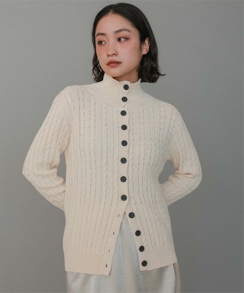 miette(ミエット)の「ハイネックケーブルニットカーディガン(カーディガン/ボレロ・レディース・ネイビー/チャコール/レッド/アイボリー・FREE)」の6枚目の写真
