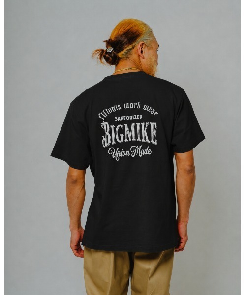 BIG MIKE(ビッグマイク)の「BIG MIKE ビッグマイク/ 26秋冬新作 オールディーズロゴ バックプリント 半袖Tシャツ コットン ユニセックス //// 102628602(Tシャツ/カットソー・メンズ・ブラック/ホワイト・MEDIUM/X-LARGE/LARGE)」の1枚目の写真