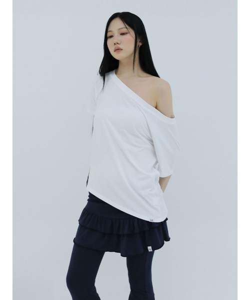 UGLY SHADOW(アグリーシャドウ)の「アンバランスボタンショルダートップス(ホワイト)(Tシャツ/カットソー・レディース・その他・FREE)」の10枚目の写真