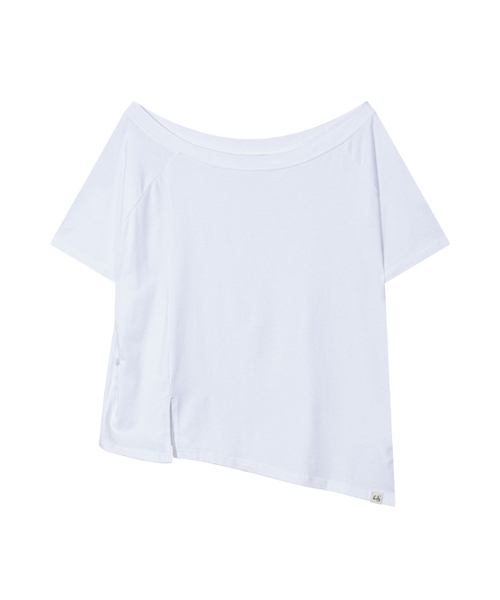 UGLY SHADOW(アグリーシャドウ)の「アンバランスボタンショルダートップス(ホワイト)(Tシャツ/カットソー・レディース・その他・FREE)」の8枚目の写真