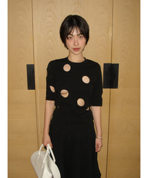 Majournee（マジョネ）の「HOLE DETAIL T-SHIRT_BLACK（Tシャツ/カットソー）」