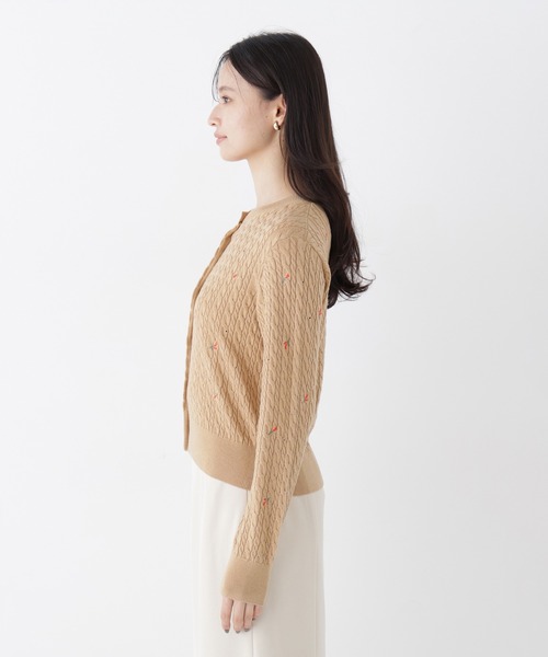 NATURAL BEAUTY BASIC(ナチュラルビューティーベーシック)の「ドットフラワー刺繍カーディガン(カーディガン/ボレロ・レディース・ベージュ系その他/ブラック系その他2/ホワイト系その他・フリ-)」の8枚目の写真