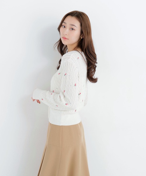 NATURAL BEAUTY BASIC(ナチュラルビューティーベーシック)の「ドットフラワー刺繍カーディガン(カーディガン/ボレロ・レディース・ベージュ系その他/ブラック系その他2/ホワイト系その他・フリ-)」の22枚目の写真
