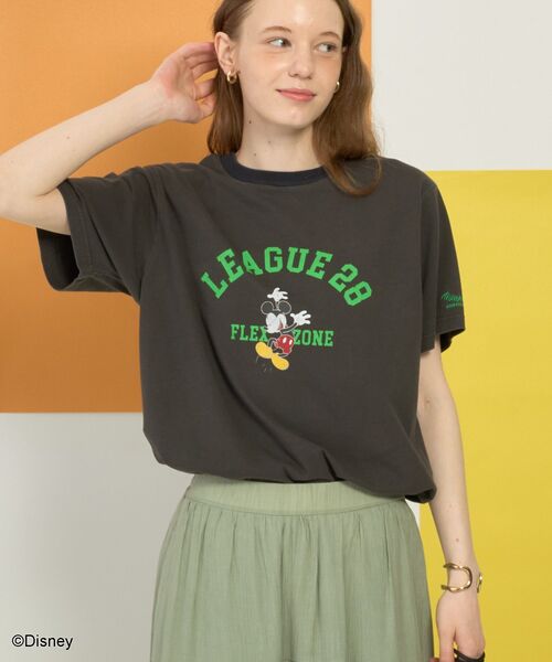 Disney(ディズニー)の「【Mickey&Friends】ビンテージ加工アソートプリントTシャツ(Tシャツ/カットソー・レディース・ダークグレー/サックスブルー/ライトベージュ/オフホワイト・FREE)」の1枚目の写真