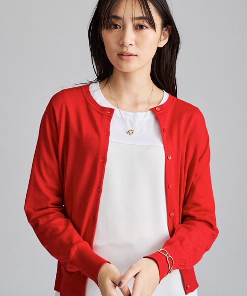 INDIVI(インディヴィ)の「【ウール混/美素材】ベーシック丸首カーディガン(カーディガン/ボレロ・レディース・チャコール/ブラック系3/ベージュ系その他6/レッド系1/グリーン系・13/05/34/15 /38)」の5枚目の写真