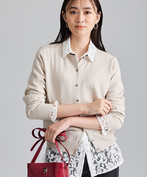 INDIVI(インディヴィ)の「【ウール混/美素材】ベーシック丸首カーディガン(カーディガン/ボレロ・レディース・チャコール/ブラック系3/ベージュ系その他6/レッド系1/グリーン系・13/05/34/15 /38)」の4枚目の写真